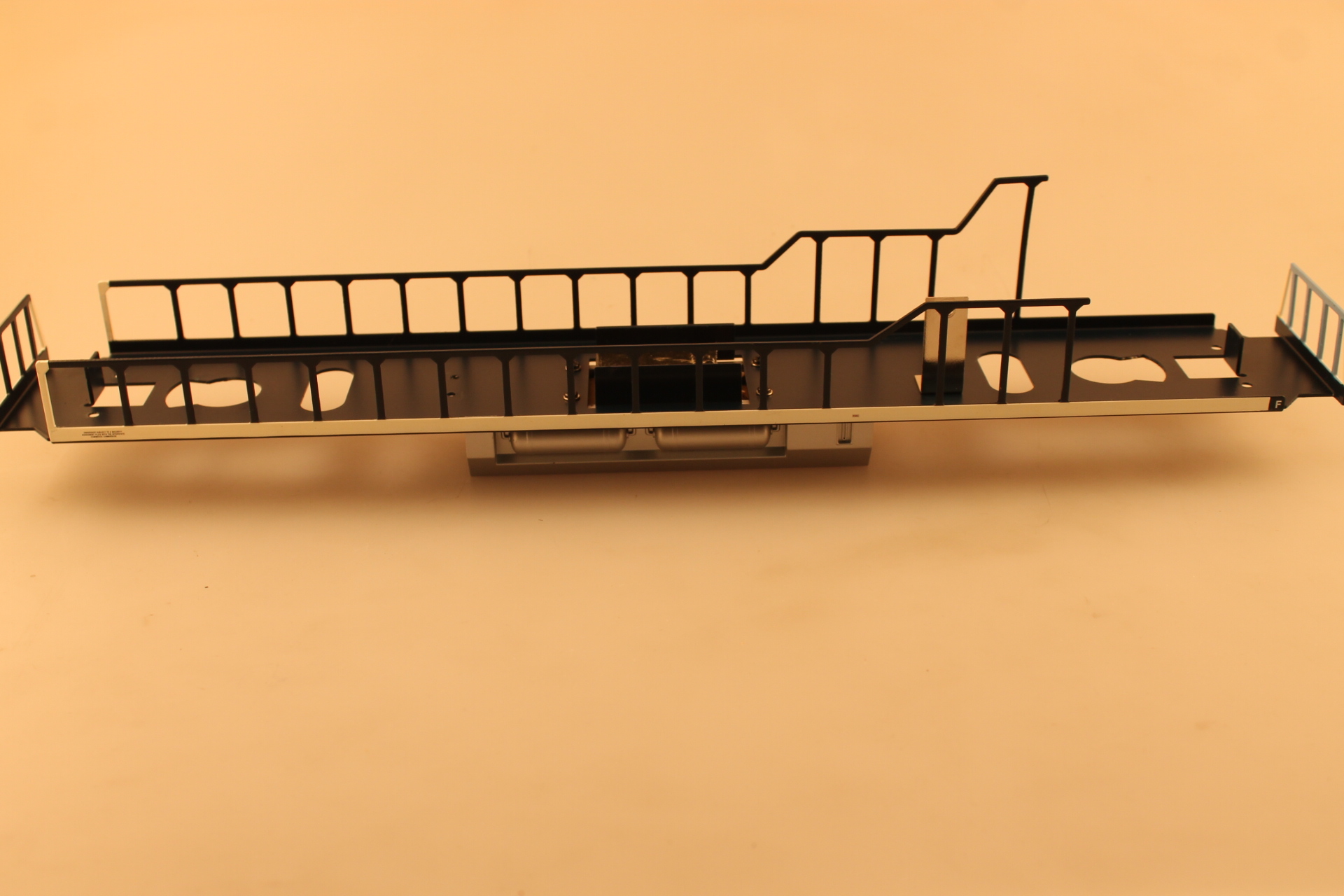(image for) Loco Underframe Silver Tank Blue/White Frame (O Scale SD90)