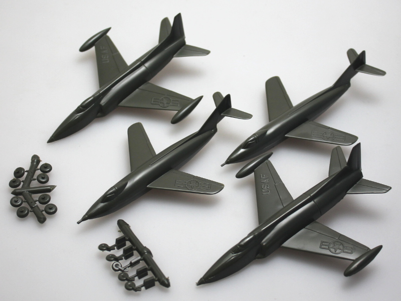 Airplane Set - Plastic (O Scale Universal) Airplane Set - Plastic (O Scale Universal)