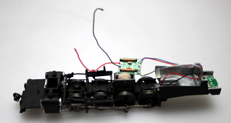 (image for) LOCO CHASSIS w/ 2 PCBS (HO 2-8-2 DCC SOUND)