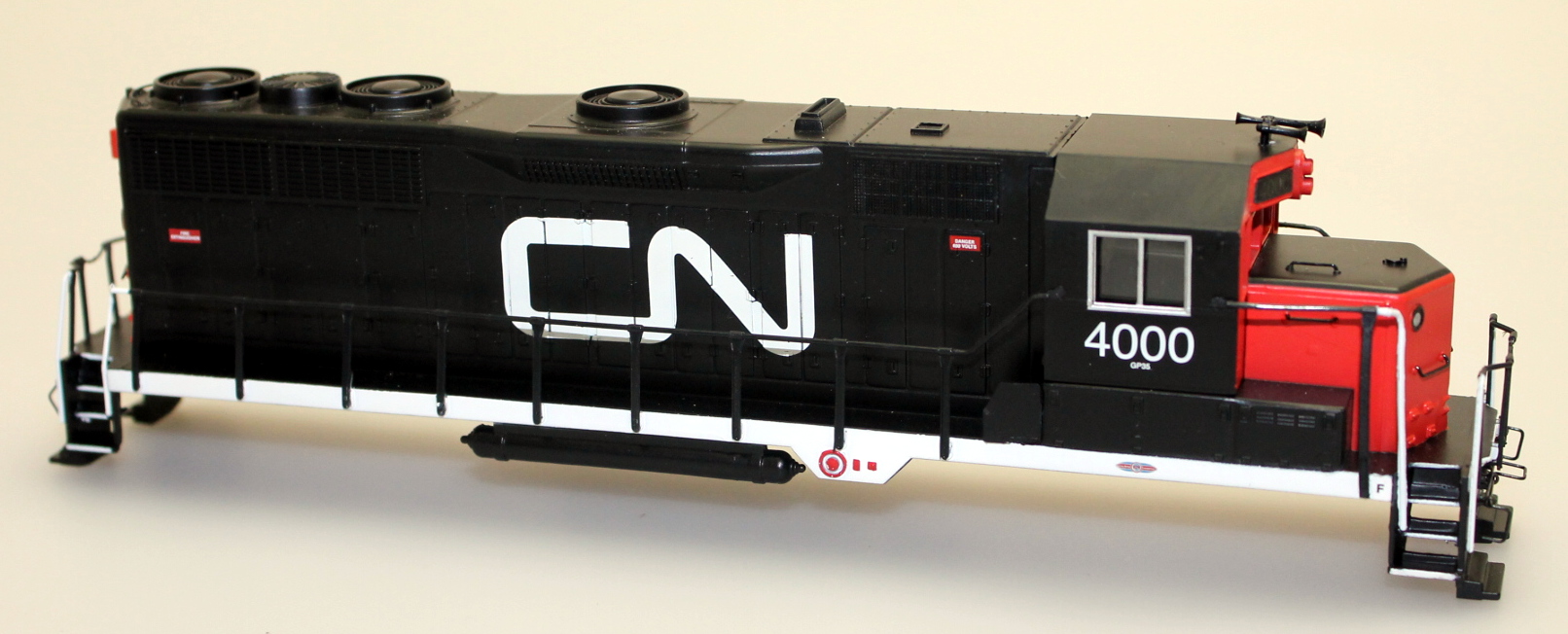 (image for) Loco Shell - Canadian National #4000 (HO GP35)