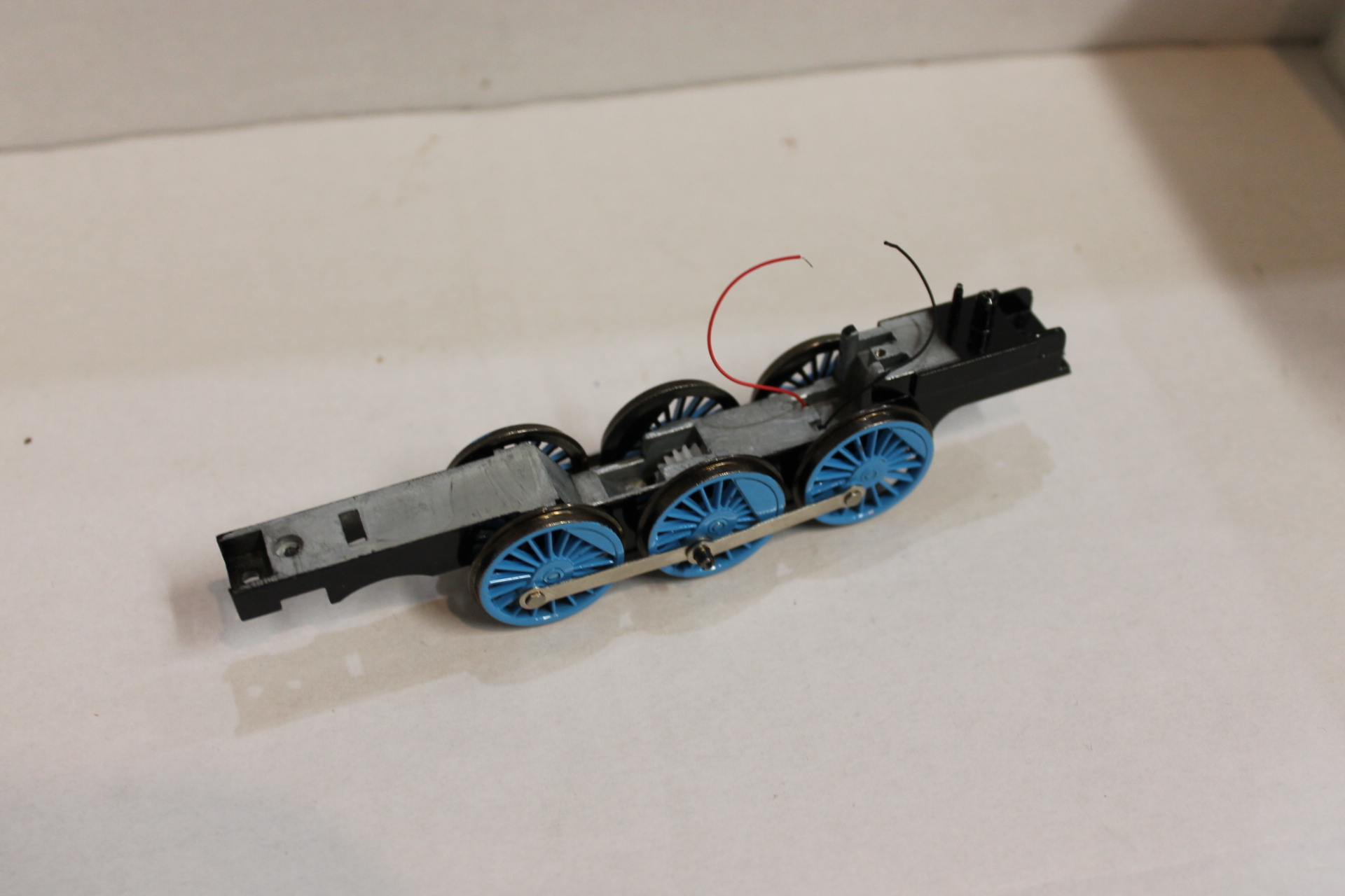 (image for) Loco Chassis w/ Wheels ( HO Gordon )