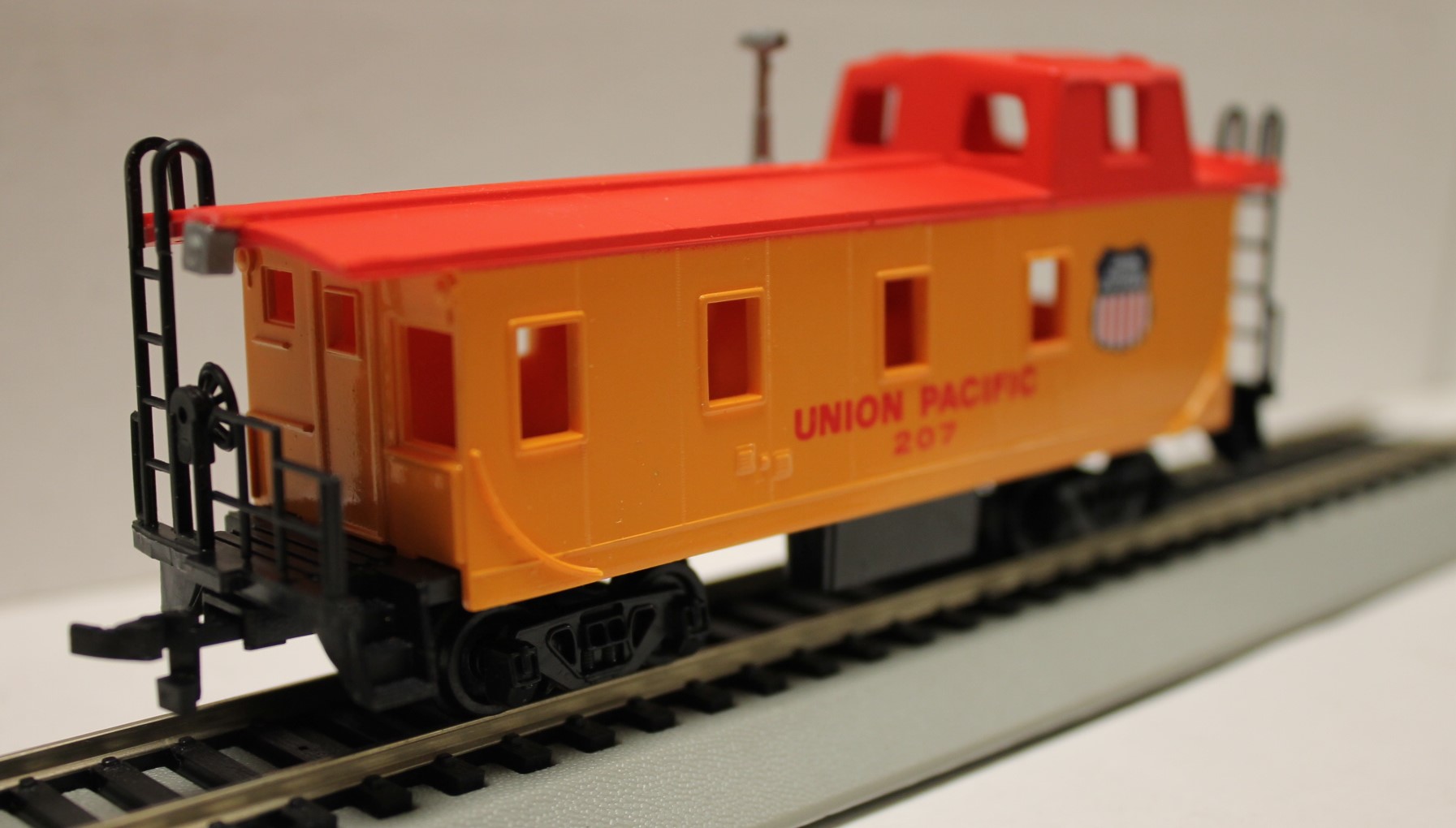 (image for) Union Pacific - Off Center Caboose (HO Retro) (WF)