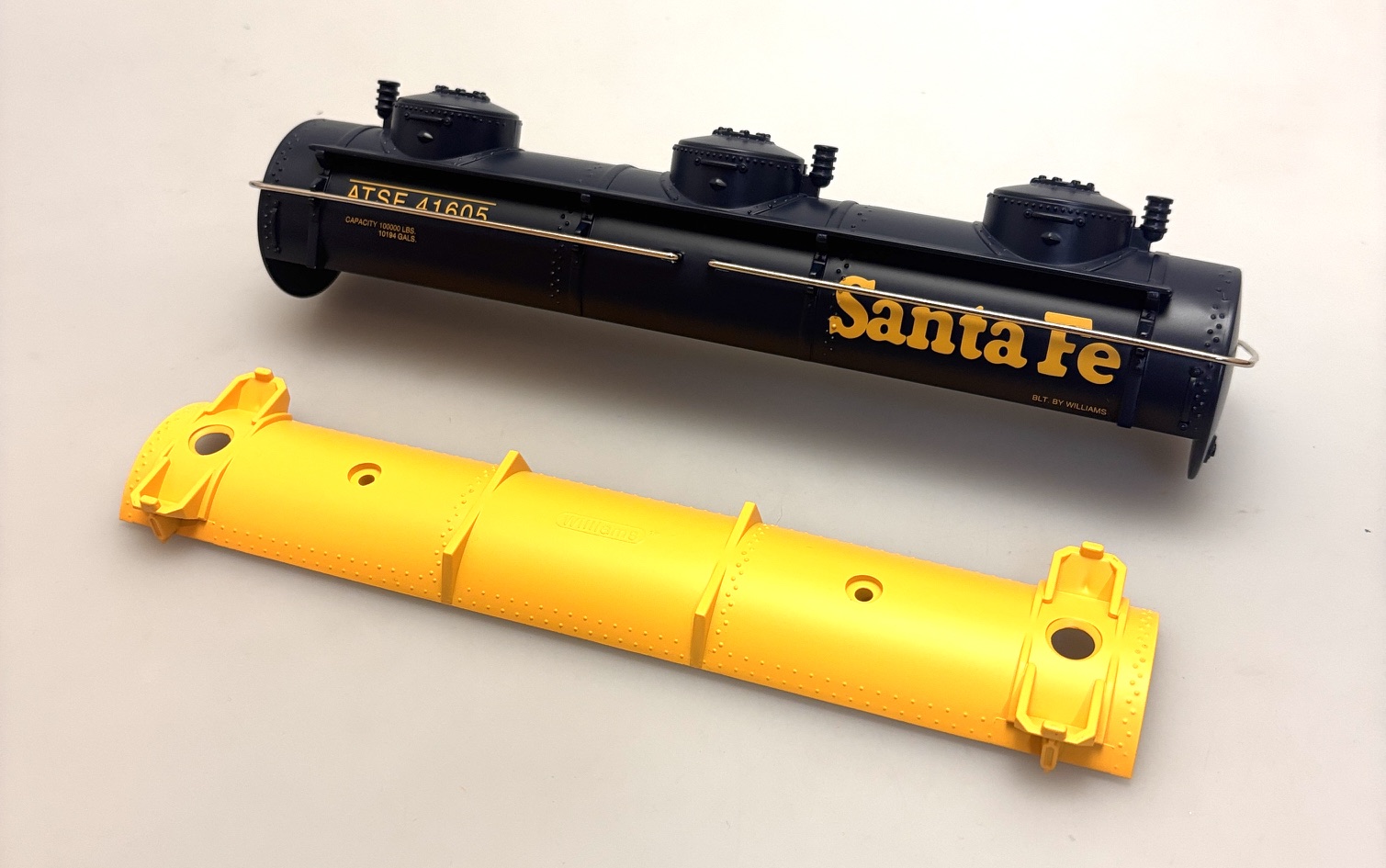 (image for) Shell - Santa Fe #41605 (O Scale 3-Dome Tank Car)