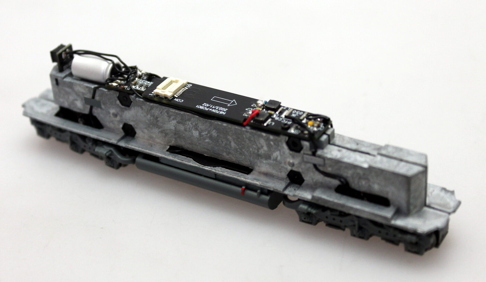 (image for) Loco Chassis - Black Fuel Tank & Silver Side Frames - DCC (N SD40-2)