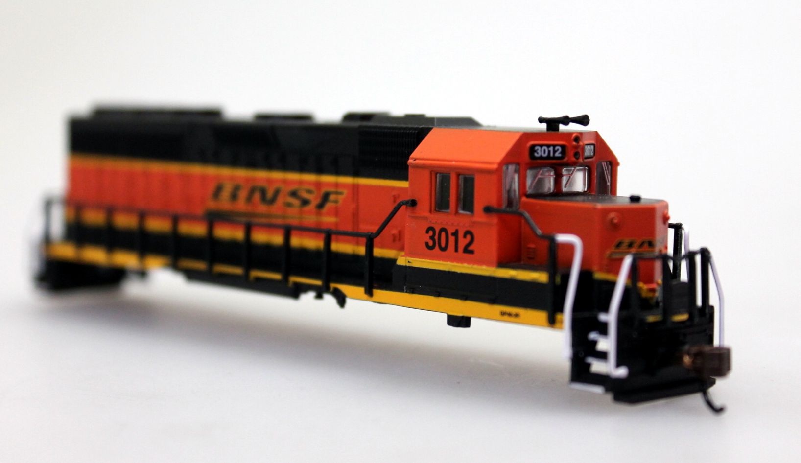 (image for) Body Shell - BNSF #3012 (N GP40) (DCC SV)