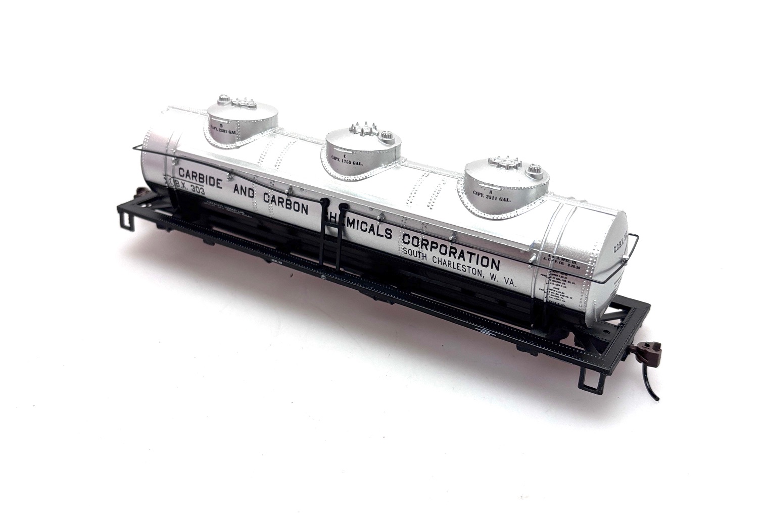 (image for) 3-Dome Tank Car Shell - CCBX #303 (HO Kit Bashing)