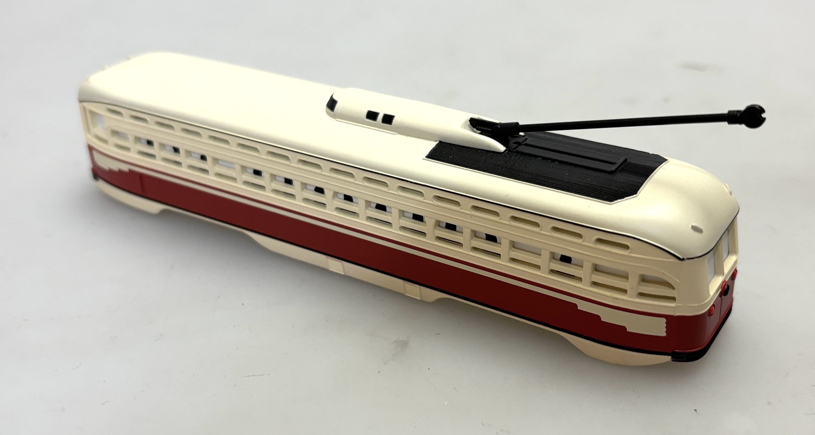 (image for) Body Shell - Red & Cream (HO PCC Streetcar)