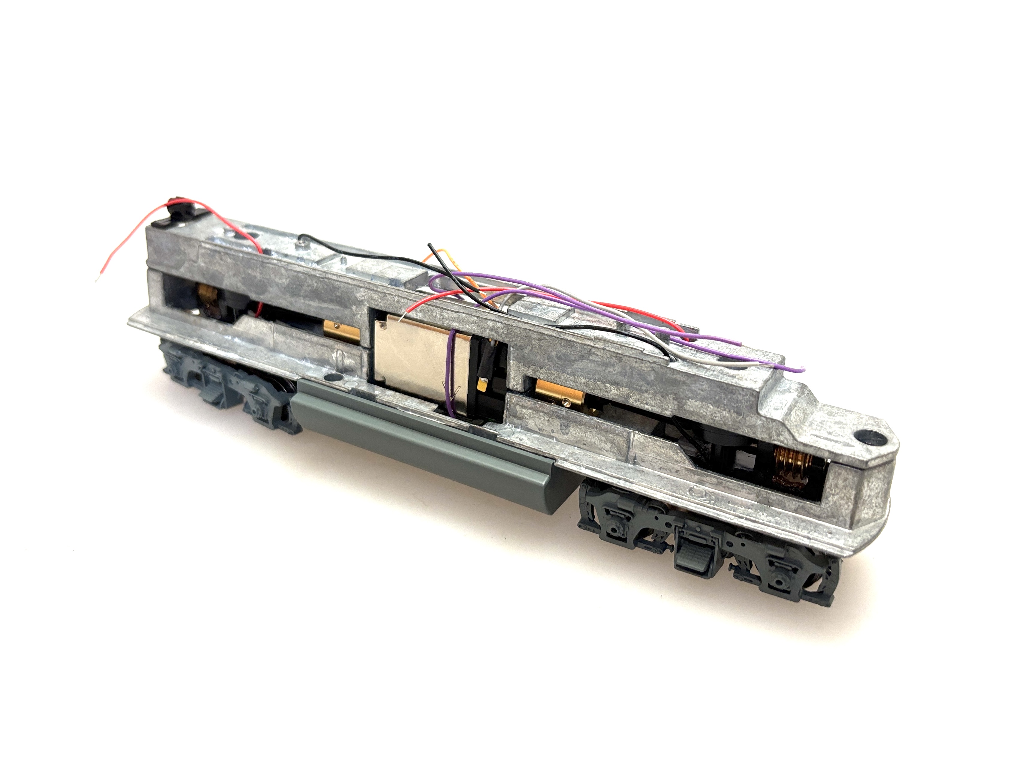 Loco Chassis without PCB Board - Light Gray Trucks & Fuel Tank (HO GP40) (image for) Loco Chassis without PCB Board - Light Gray Trucks & Fuel Tank (HO GP40)