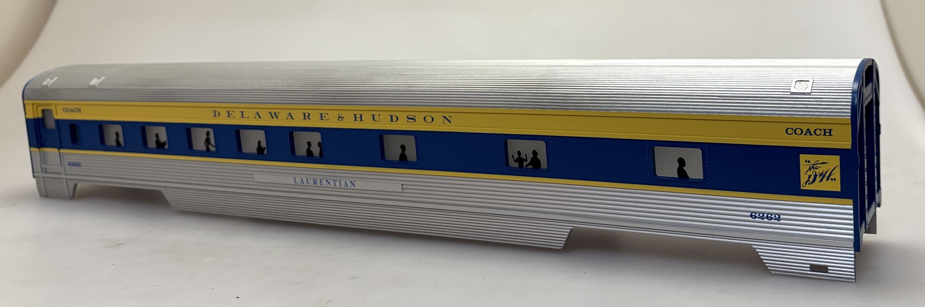 (image for) COACH SHELL DELAWARE & HUDSON - LAURENTIAN # 6262 (O SCALE 72')