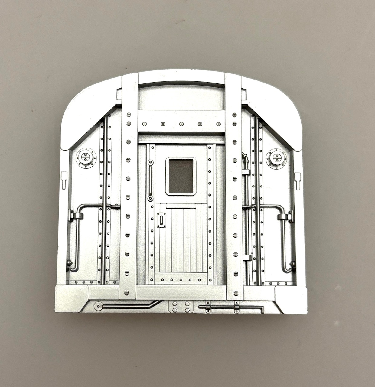 (image for) Diaphragm End Plate - Silver (O Scale 60' Passenger Car)