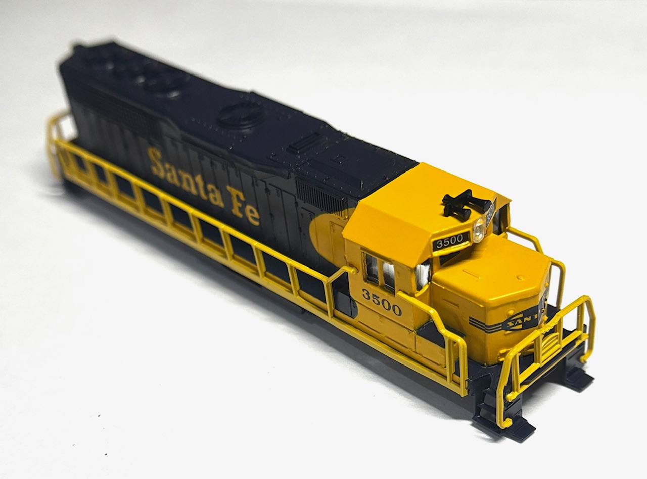 (image for) Body Shell - Santa Fe #3500 (N GP40)