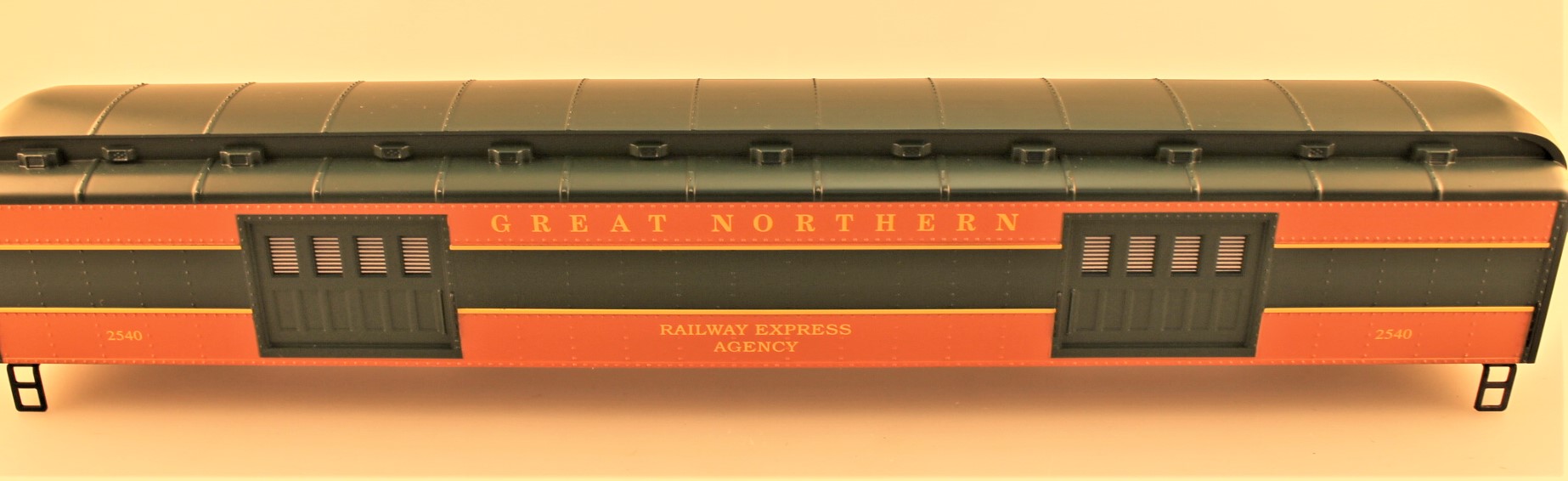 (image for) BAGGAGE 72' CAR SHELL (GREAT NORTHERN-RAILWAY EXPRESS AGENCY) #2540