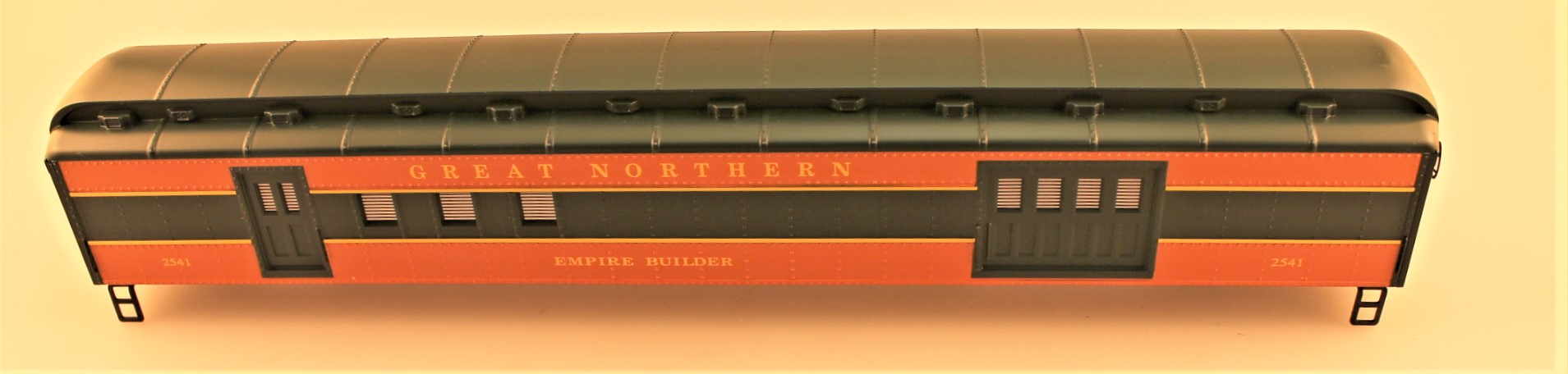 (image for) PASSENGER CAR SHELL - (GREAT NORTHERN-EMPIRE BUILDER) #2541