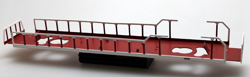 Loco Underframe-Red Frm, White Rails (O Scale GP38)