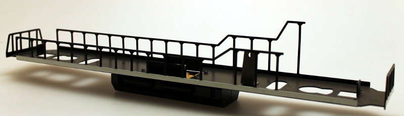 Loco Underframe - Black Tank, Black/White Frame (O Scale SD90)