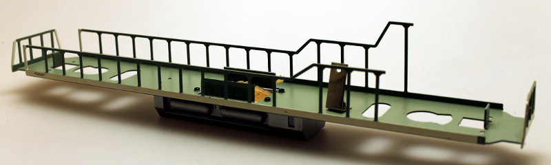 (image for) Loco Underframe - Silver Tank, Mint Green Frame (O Scale SD90)