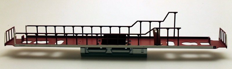 (image for) Loco Underframe - Silver Tank, Red Frame (O Scale SD90)