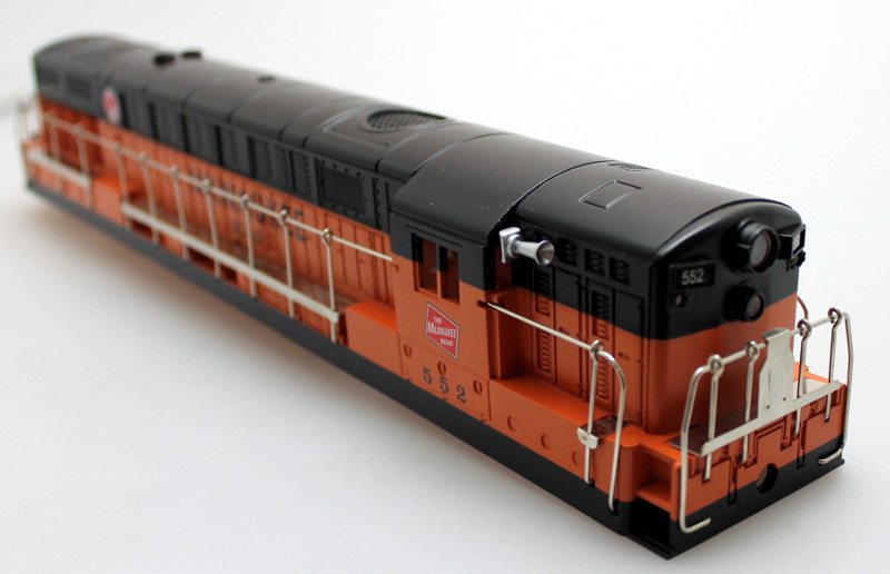 Body Shell - Milwaukee Road #552 (O Scale FM Trainmaster)