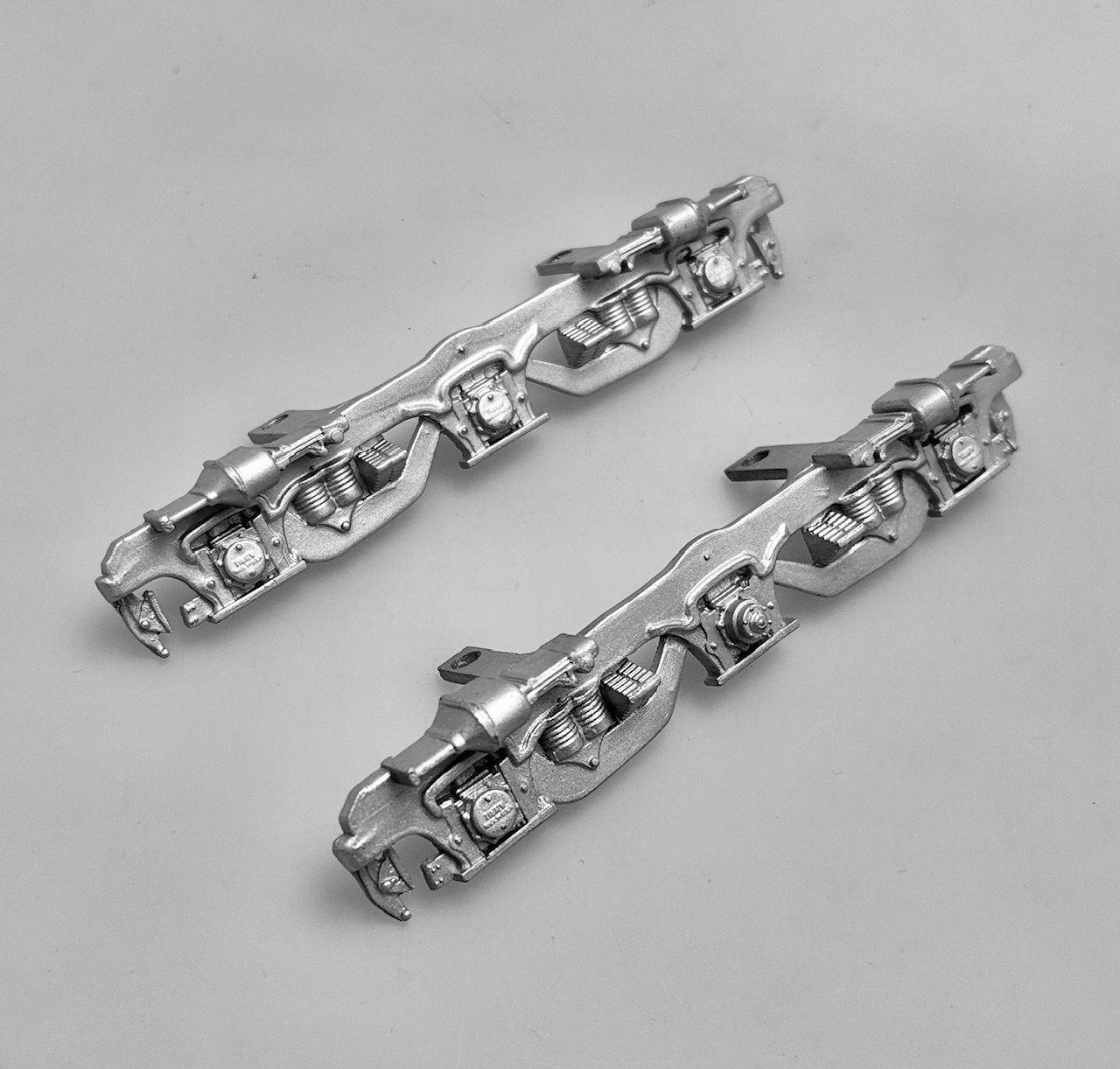 (image for) Sideframe L&R - Silver (O Scale Universal/PA-1/ EP-5)