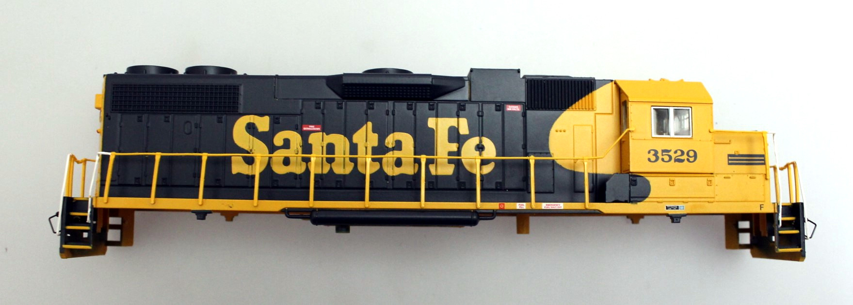 (image for) Body Shell - Santa Fe #3529 (HO GP38-2)