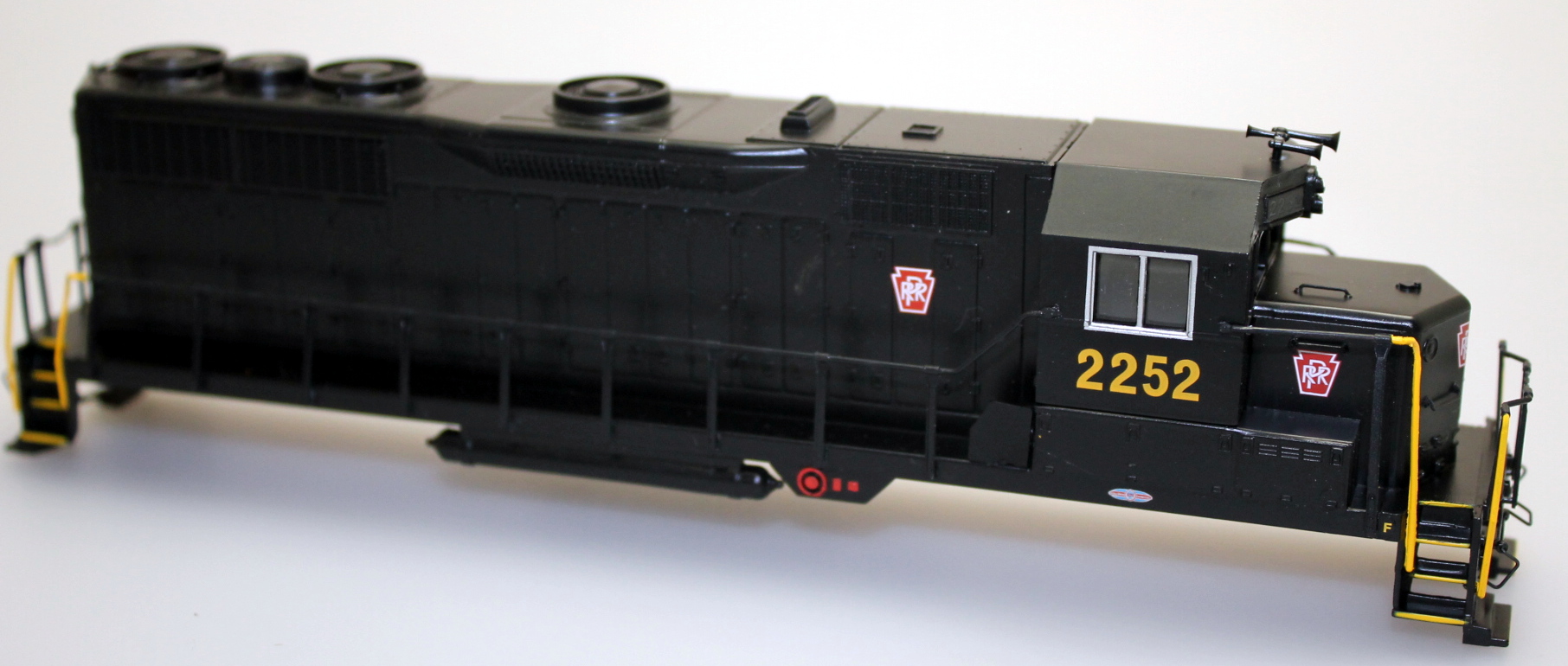 Loco Shell - PRR #2252 (HO GP35)