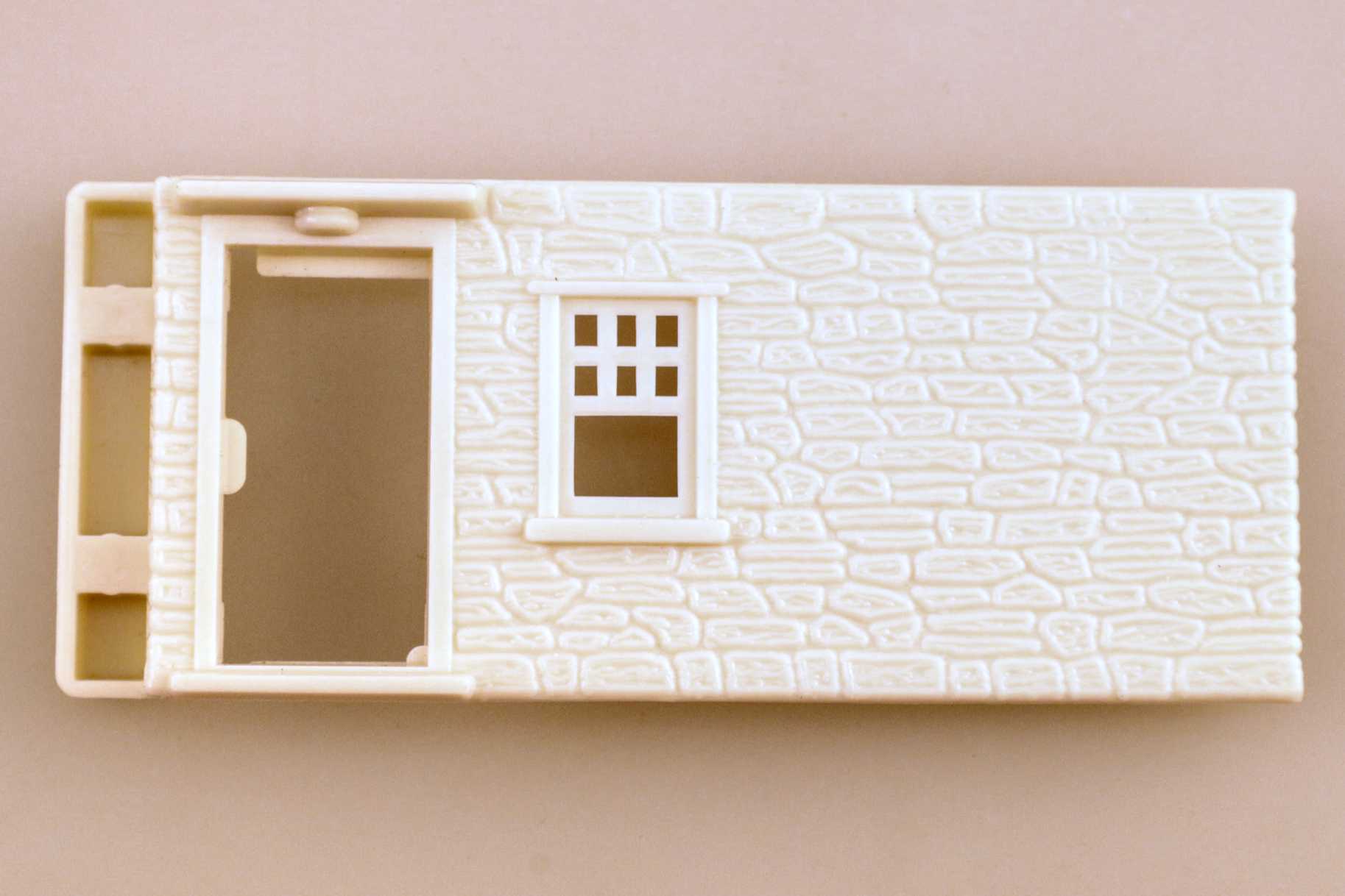 (image for) Split Level House - Rear Garage Wall (HO Plasticville®)