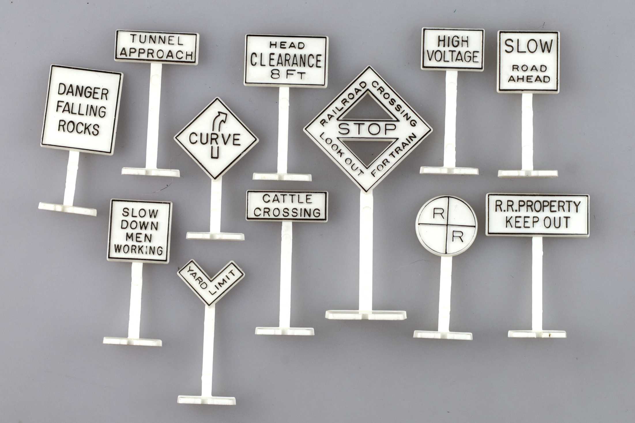 (image for) (O Scale Signs and Telephone Poles) - White Track Signs (O Plasticville ®)
