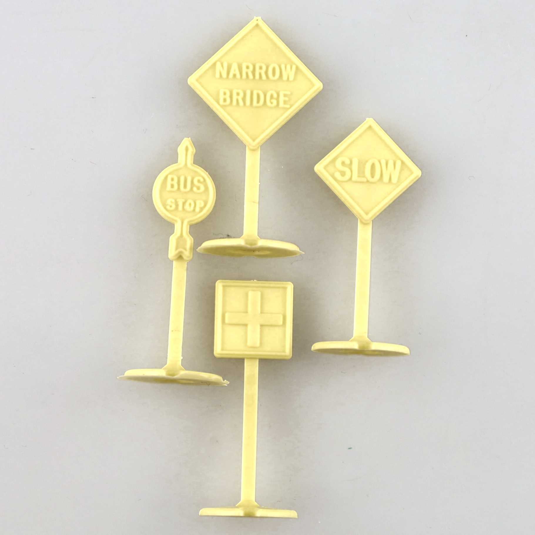 (image for) (O Scale Signs and Telephone Poles) - Yellow Road Signs (O Plasticville ®)