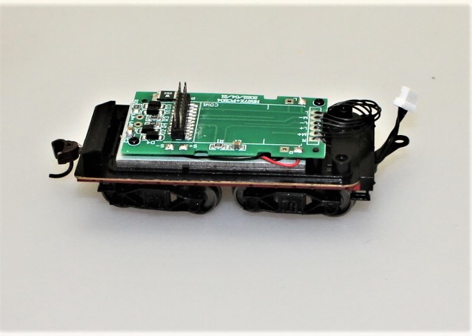 (image for) TENDER CHASSIS (HO 4-4-0 DCC SV) BLK/RED