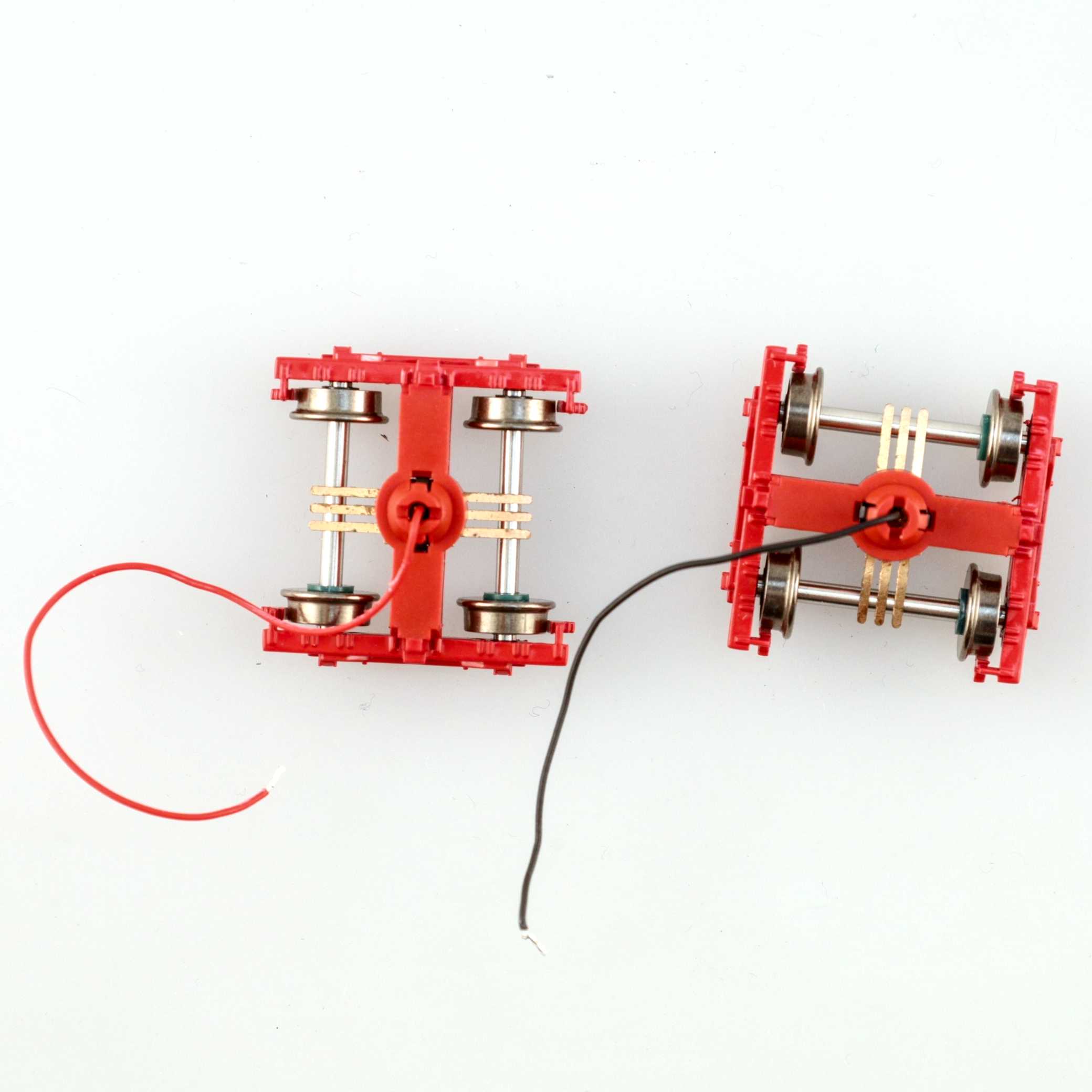 (image for) (HO 4-4-0 American DCC) Red Trucks with Contacts - Pair