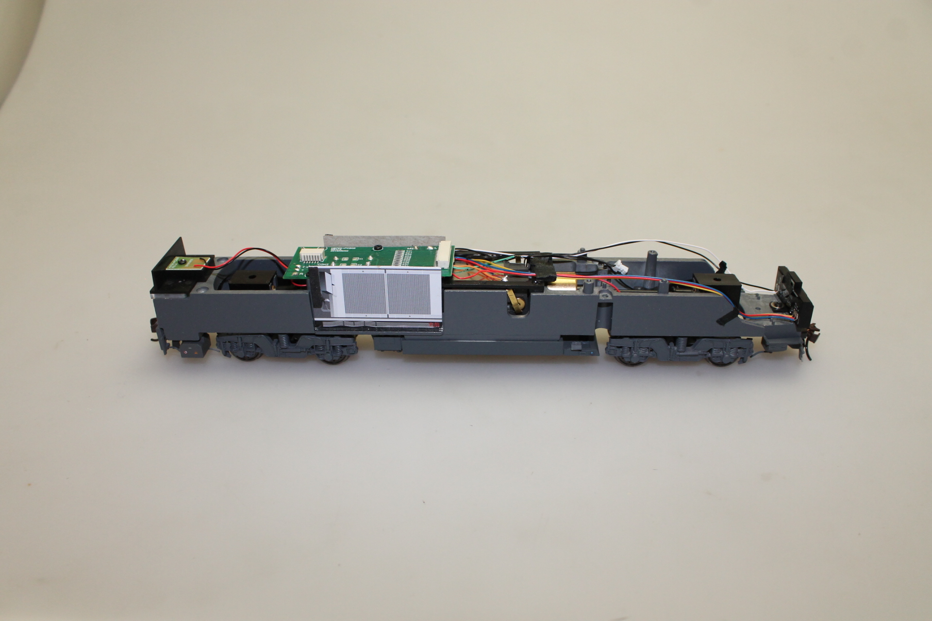 HO LOCO CHASSIS ALC-42 CHARGER (DCC SOUND)