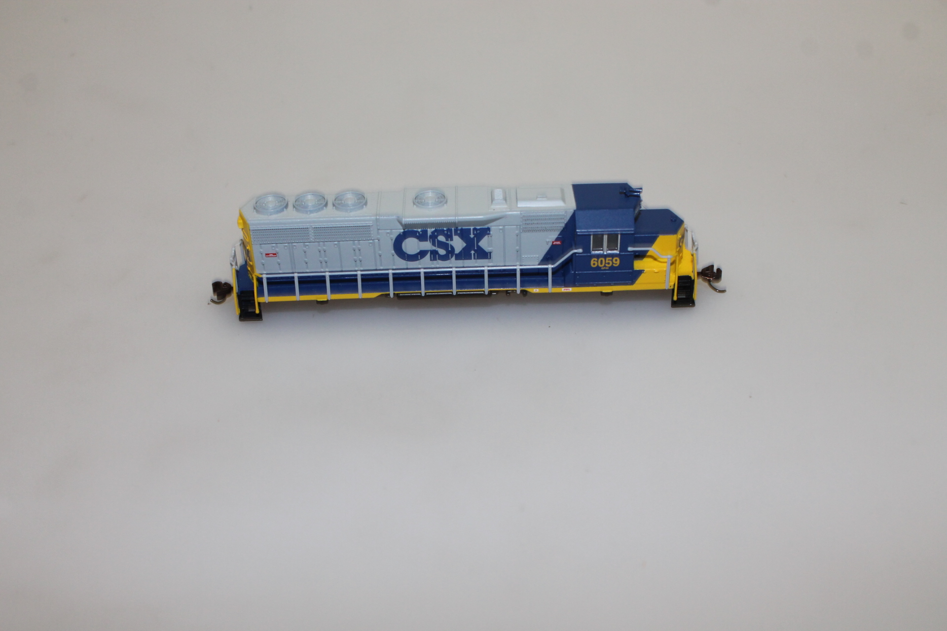 (image for) BODY SHELL-CSX #6059 (GP40 DCC)